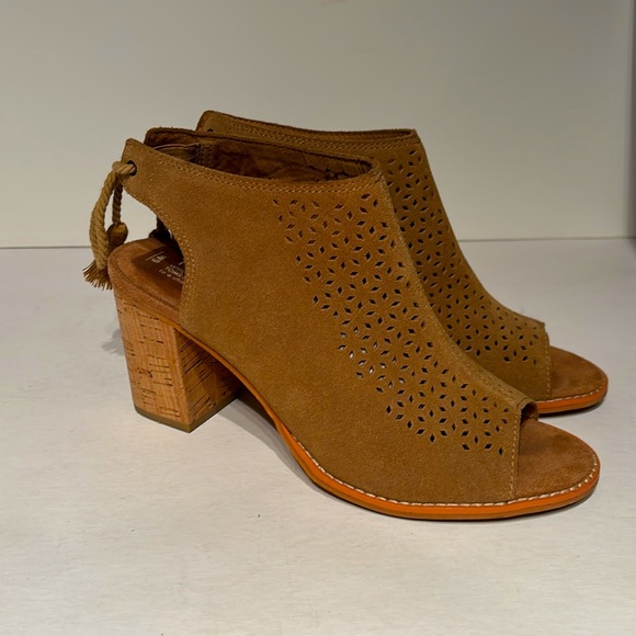 Toms Tan Cut-Out Block Heels - Picture 2 of 7